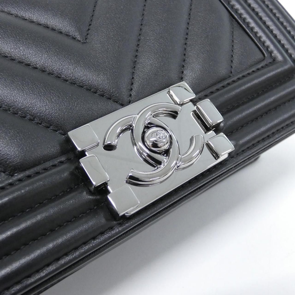 Chanel Boy Line Shoulder Bag — view 4