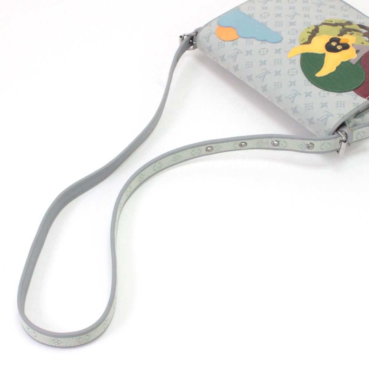 Louis Vuitton Shoulder Bag Monogram Mini Conte de Fee Musette Light Gray — view 4