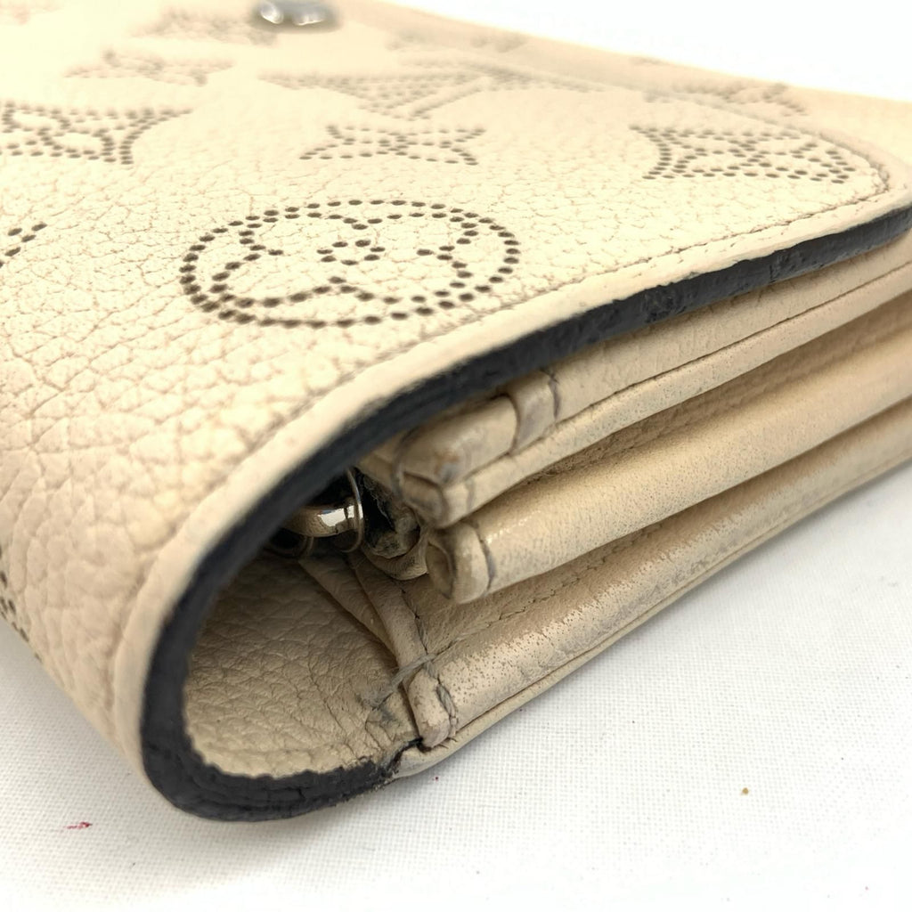 Louis Vuitton Mahina Portefeuille Iris Bifold Wallet Ivory — view 7