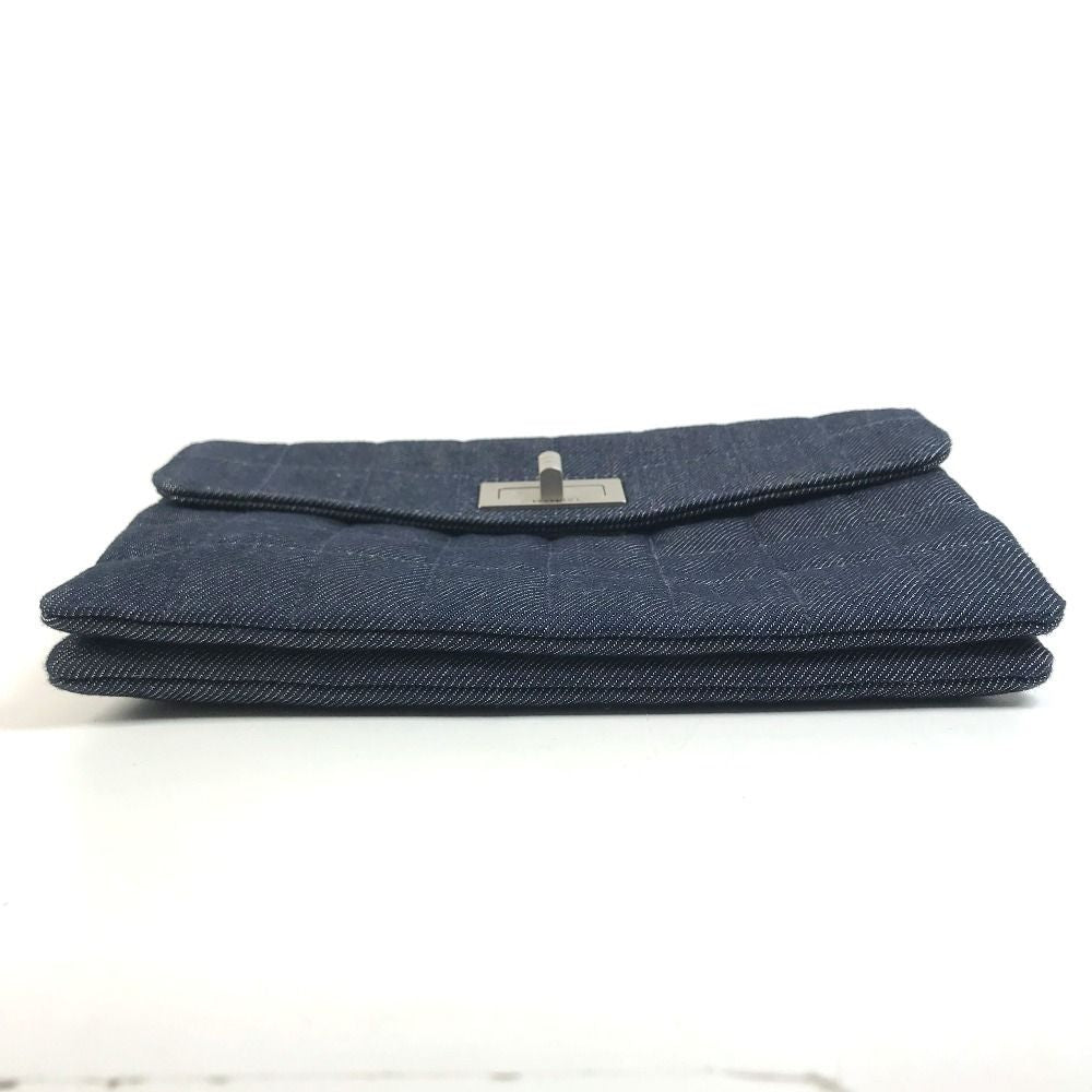 Chanel Clutch 2.55 Logo Choco Bar Denim Blue — view 5
