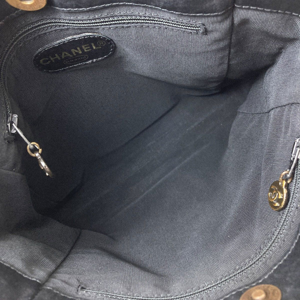 Chanel CC Logo Tote Bag Lambskin — view 5