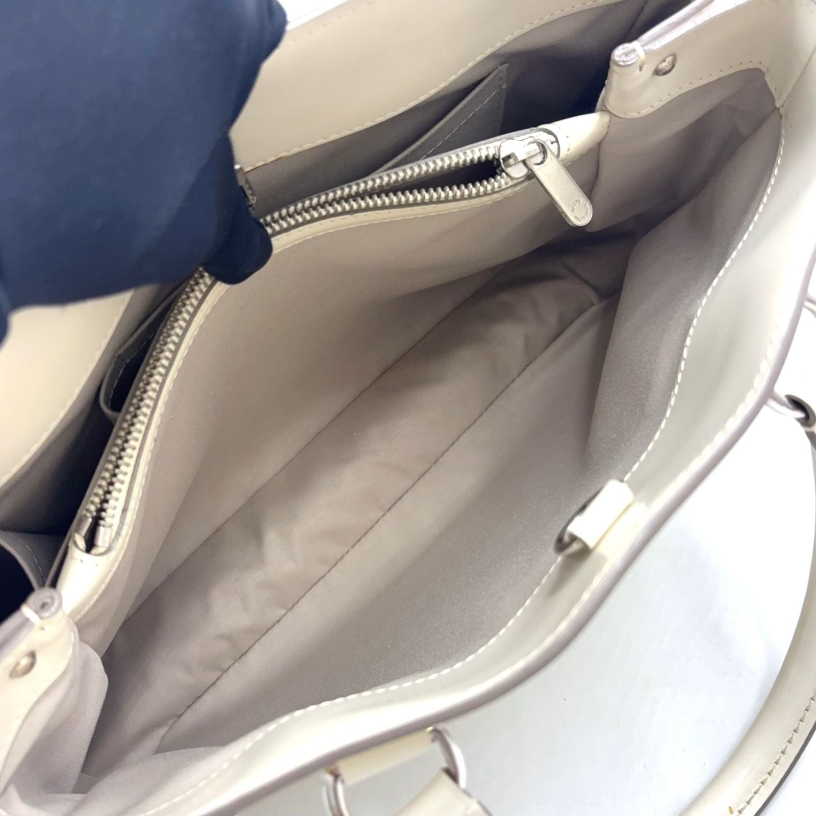 Louis Vuitton Passy PM Epi Ivoire Leather White Handbag Silver — view 3