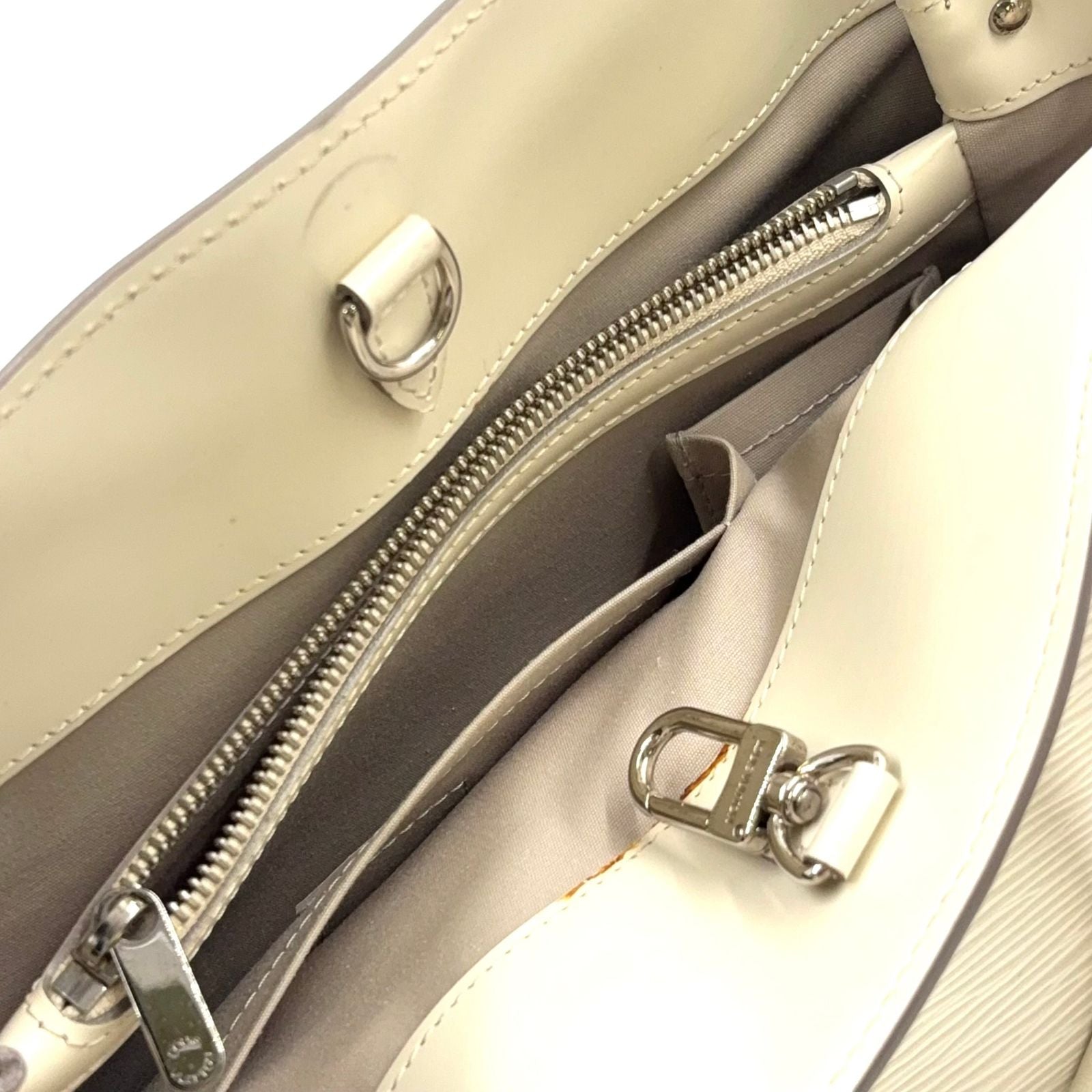 Louis Vuitton Passy PM Epi Ivoire Leather White Handbag Silver — view 7