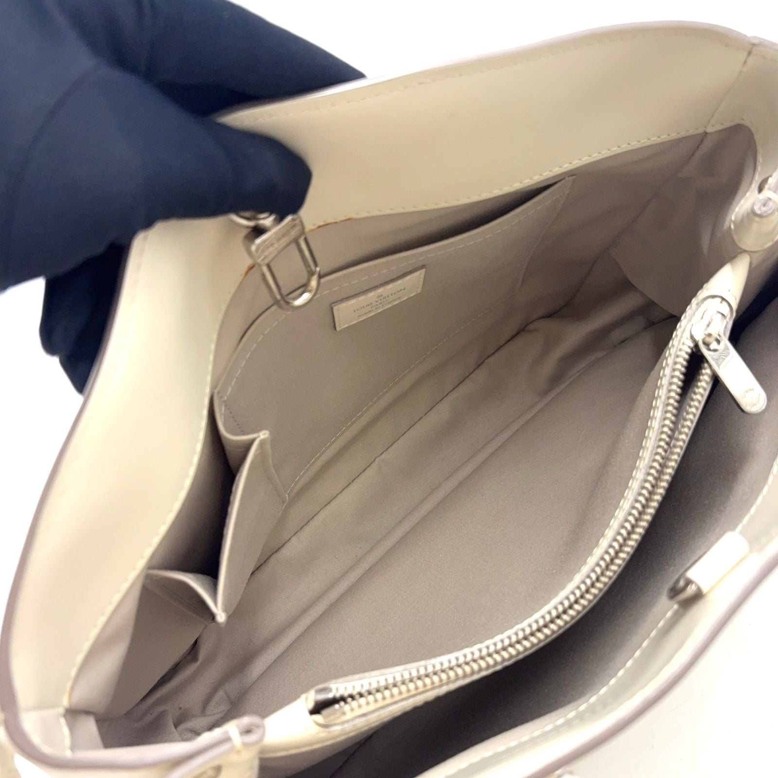 Louis Vuitton Passy PM Epi Ivoire Leather White Handbag Silver — view 6