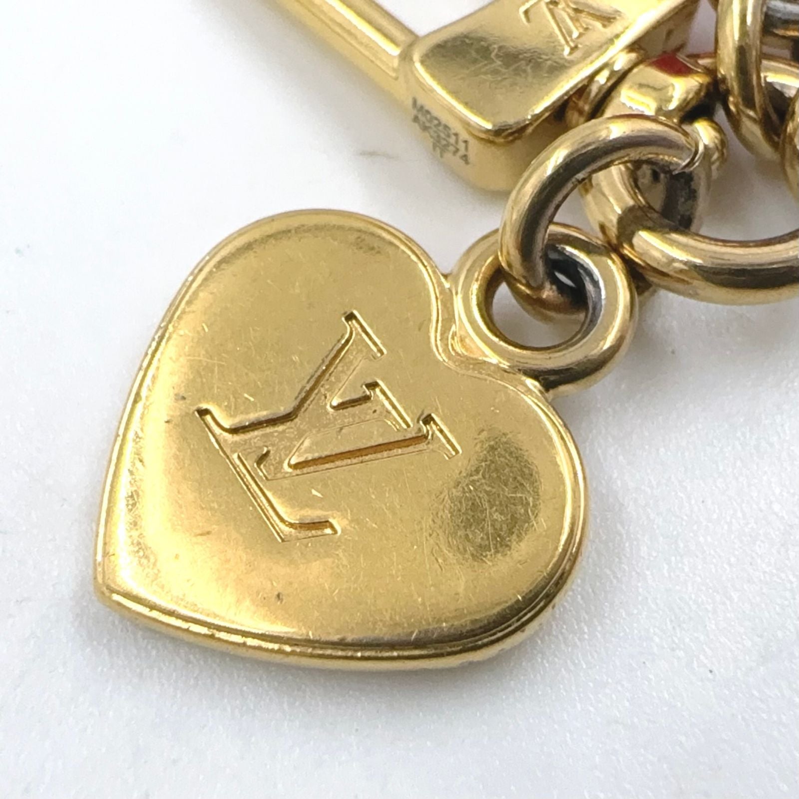Louis Vuitton LV Heart Gold Plated Red Micro Charm Keychain — view 7