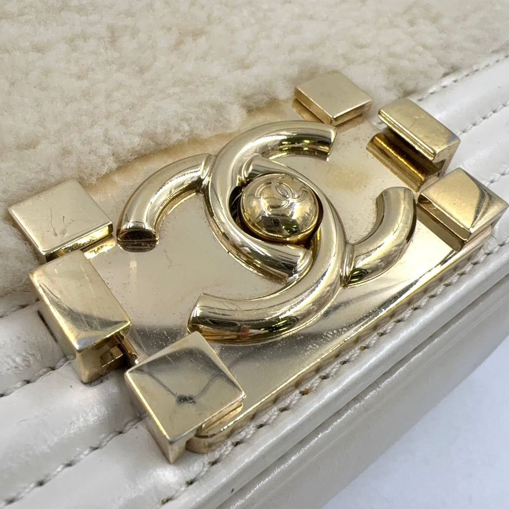 Chanel Boy Leather Shearling Ivory Chain Shoulder Bag Gold — view 6