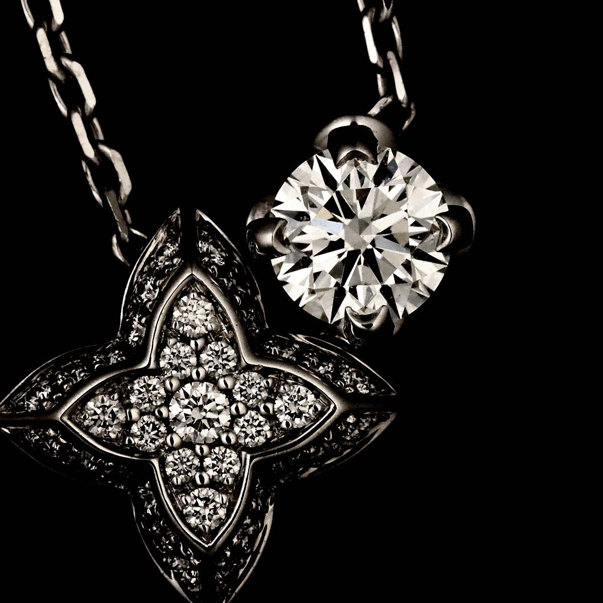 Louis Vuitton Double Round Diamond Necklace 42 18k White Gold — view 7
