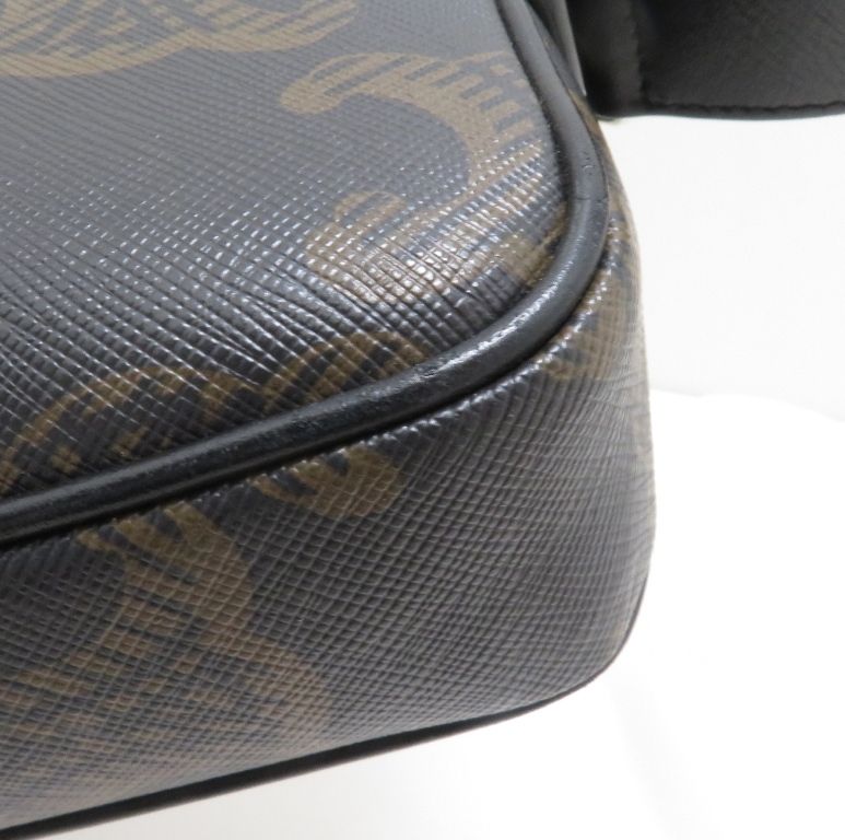 Celine Triomphe Medium Messenger Shoulder Bag — view 6