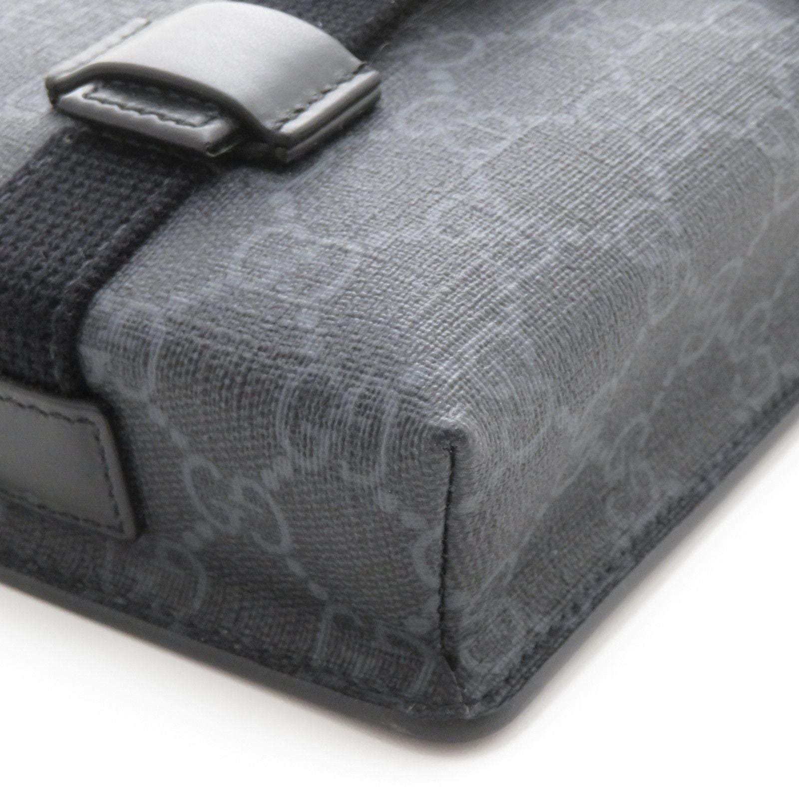 Gucci GG Supreme Shoulder Bag Black Leather — view 4