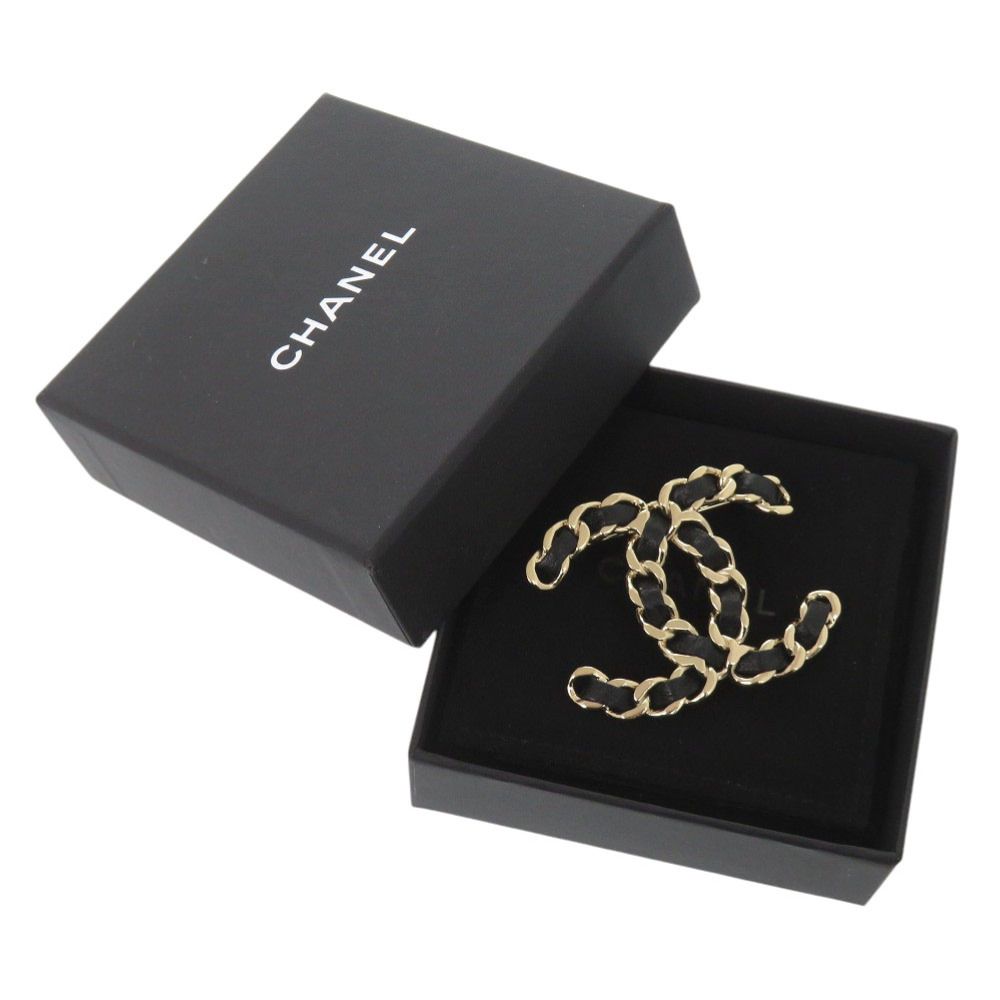 Chanel CC Logo Chain Motif Brooch Leather Black — view 2