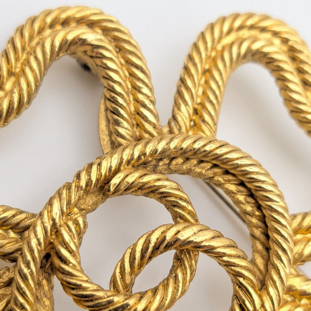 Chanel Brooch CC Logo Twisted Rope Sheer Clover Gold 28 Vintage — view 4