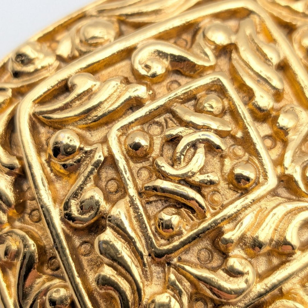 Chanel Brooch CC Logo Gold Diamond Arabesque First Era Vintage — view 3