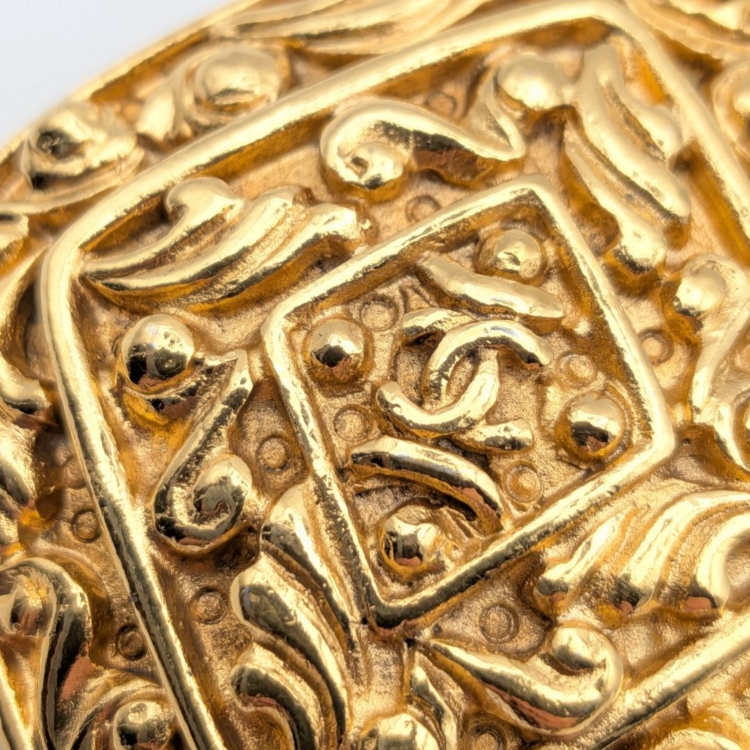 Chanel Brooch CC Logo Gold Diamond Arabesque First Era Vintage — view 3