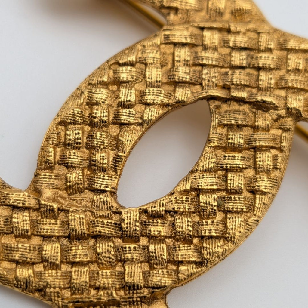 Chanel Brooch CC Logo Mesh Braided Pattern Gold 29 Vintage — view 4