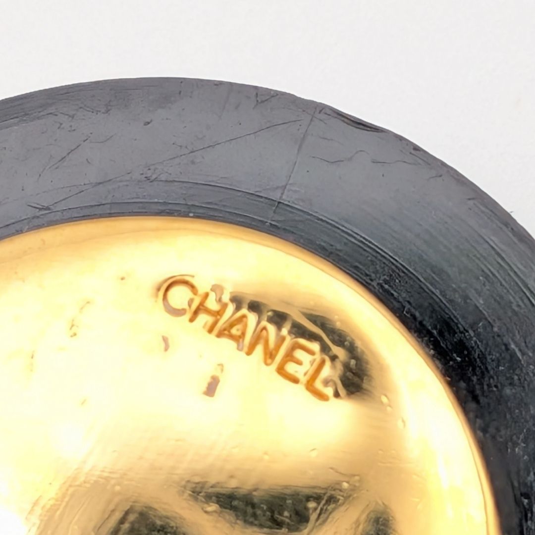 Chanel Earrings CC Logo Quilted Gold Black Round First Era Vintage — view 6