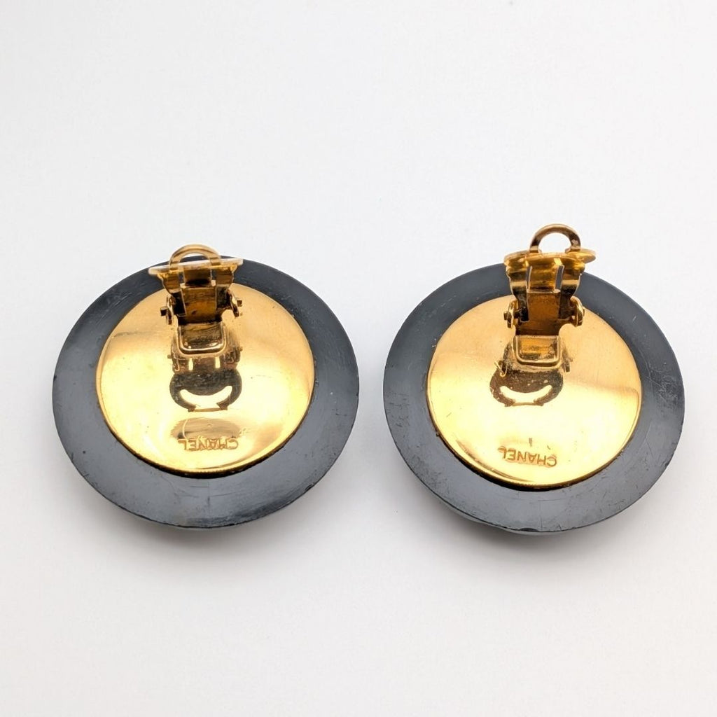 Chanel Earrings CC Logo Quilted Gold Black Round First Era Vintage — view 4