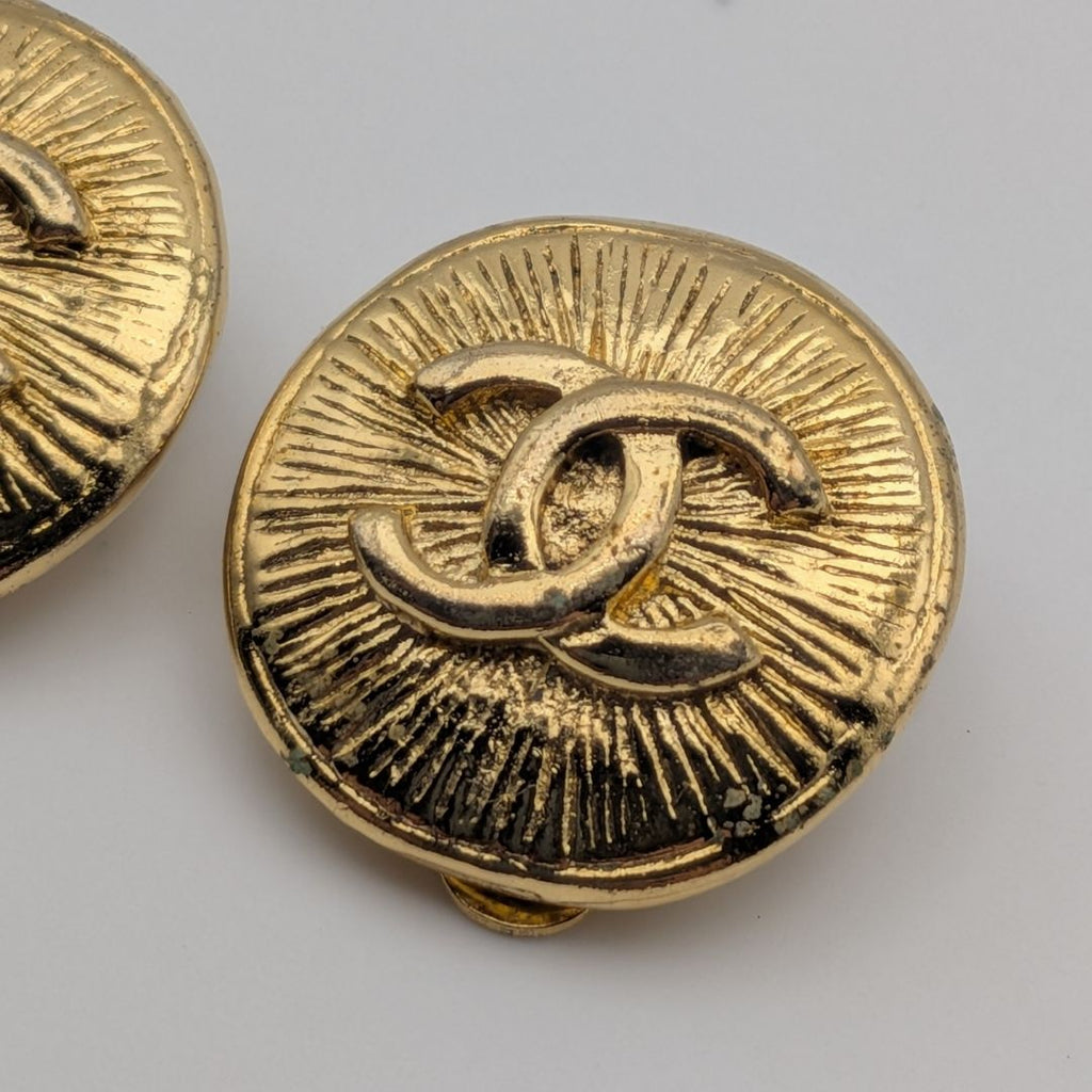 Chanel Earrings CC Logo Round Circle Gold Radiant Pattern First Era Vintage — view 2