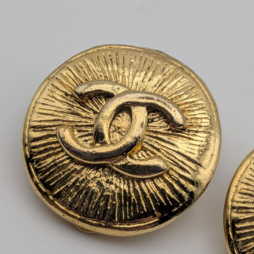 Chanel Earrings CC Logo Round Circle Gold Radiant Pattern First Era Vintage — view 3