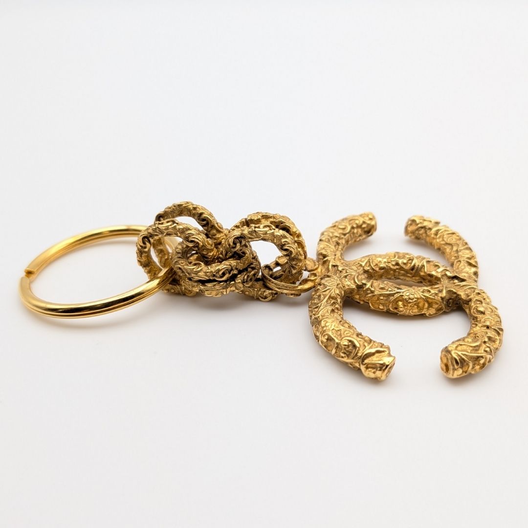 Chanel Charm Key Holder CC Logo Lava Gold Vintage — view 3