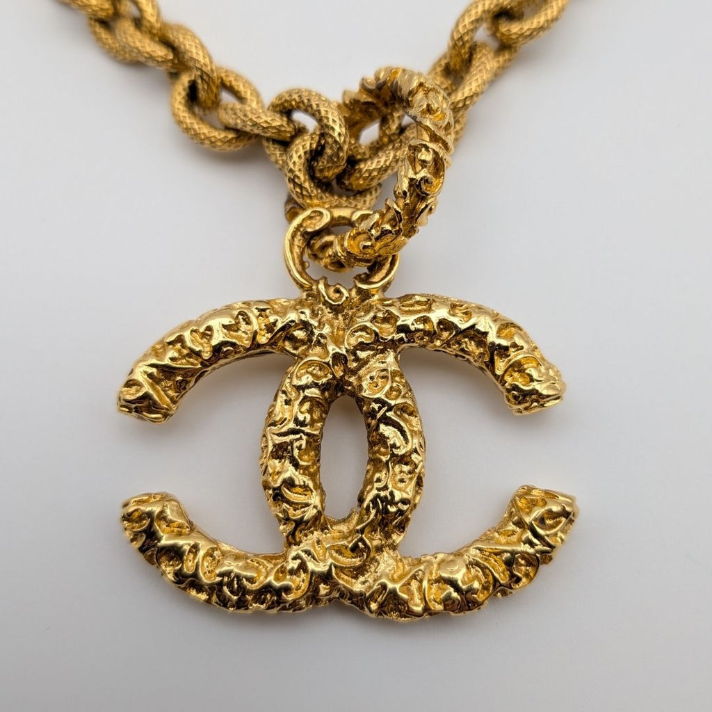 Chanel Pendant CC Logo Lava Gold Chain Vintage — view 2