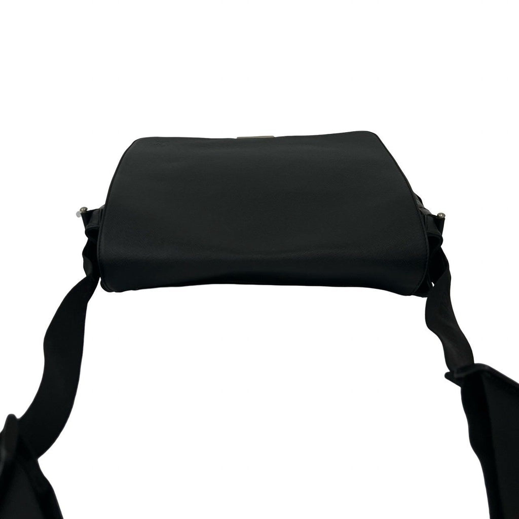 Louis Vuitton Victor Taiga Line Leather Shoulder Bag Black — view 4
