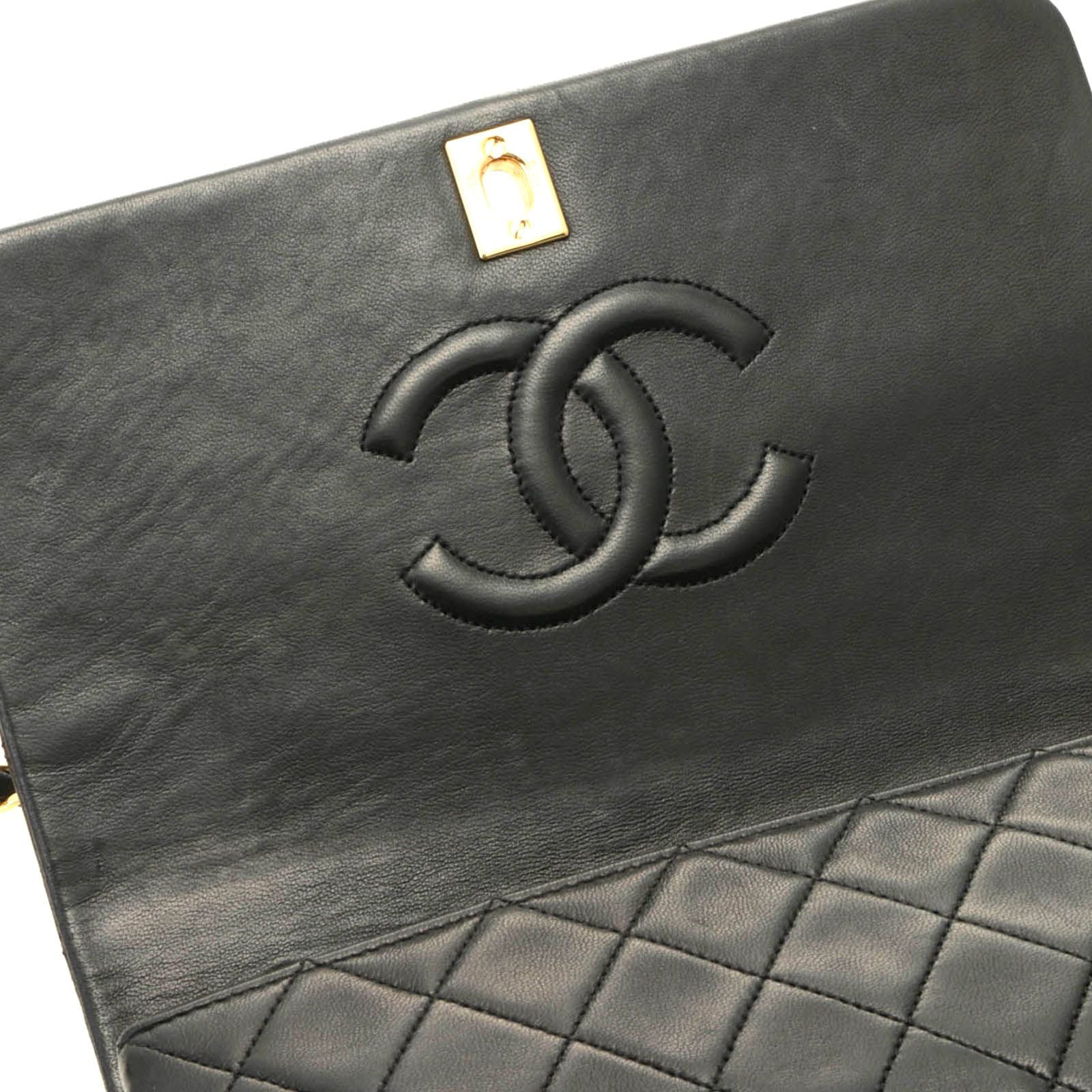 Chanel Quilted 23 Turnlock Full Flap Chain Shoulder Bag Black Gold Lambskin — view 6