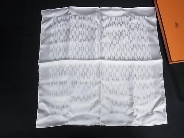 Hermes Faconnee Grand H Pocket Silk 100% Scarf Ivory