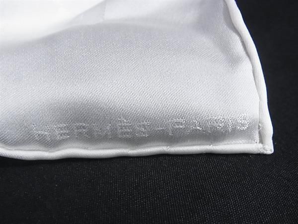 Hermes Faconnee Grand H Pocket Silk 100% Scarf Ivory — view 5