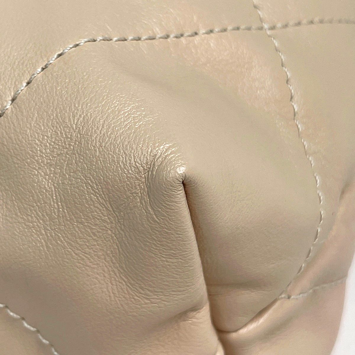 Chanel 22 Small Shoulder Bag Leather Beige — view 3