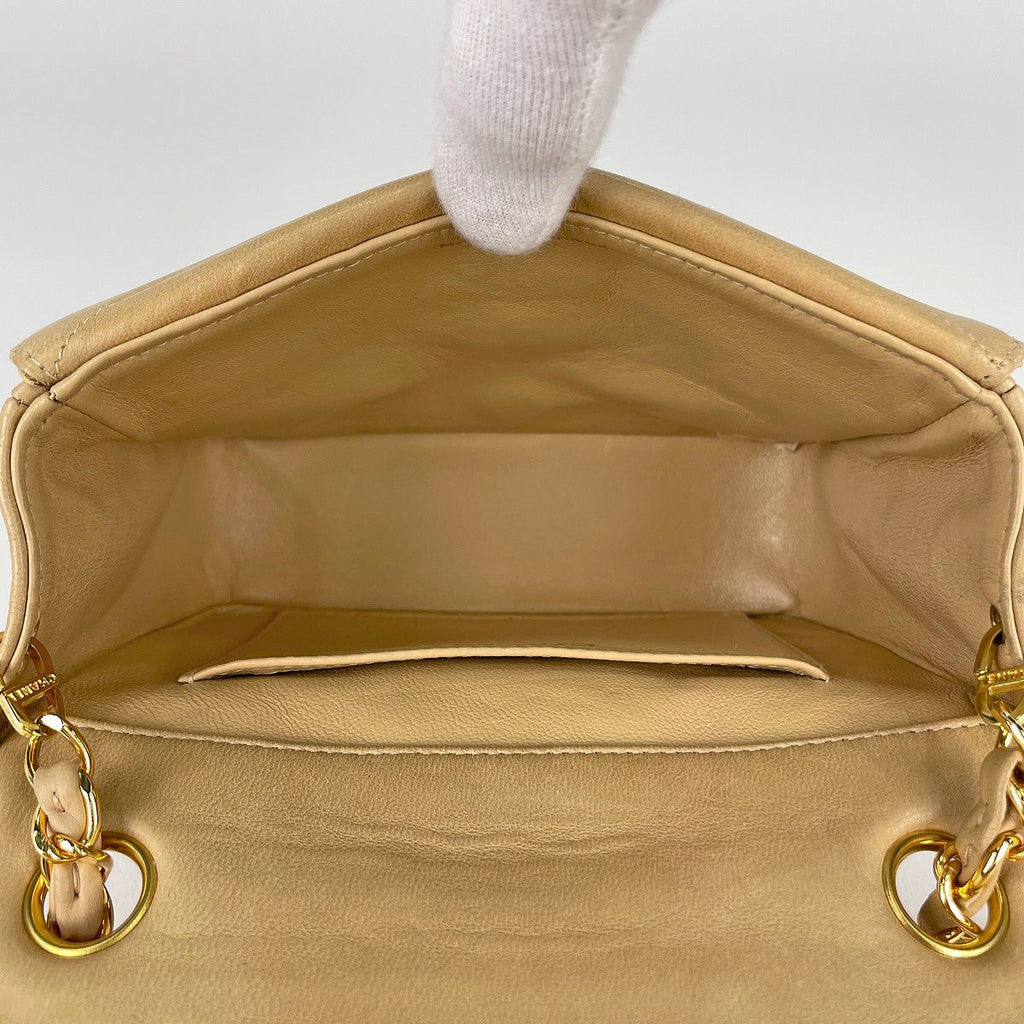 Chanel Shoulder Bag CC Logo Double Flap Leather Beige — view 8