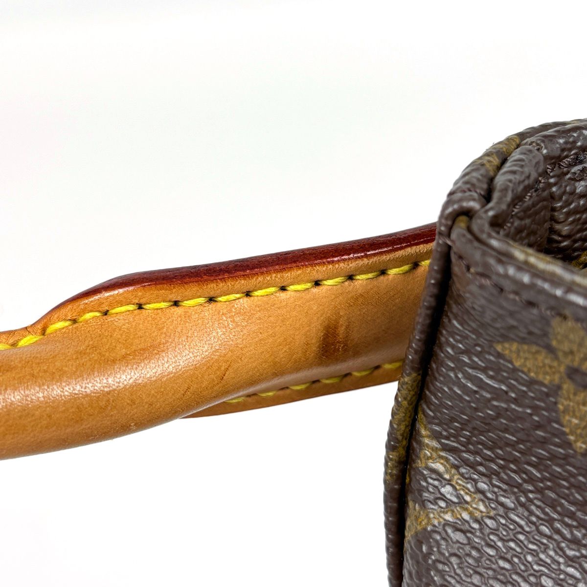 Louis Vuitton Looping MM Shoulder Bag Monogram Brown — view 4