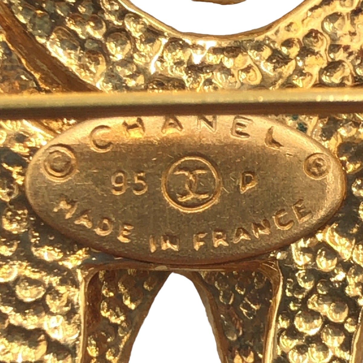 Chanel Vintage CC Logo Gold Metal Brooch — view 6