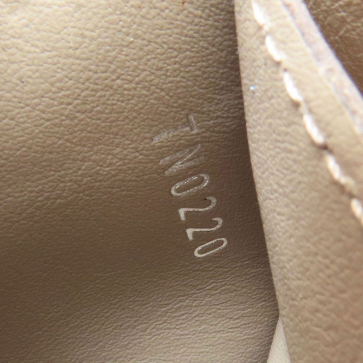 Louis Vuitton Portefeuille Iris Wallet Mahina Leather — view 8