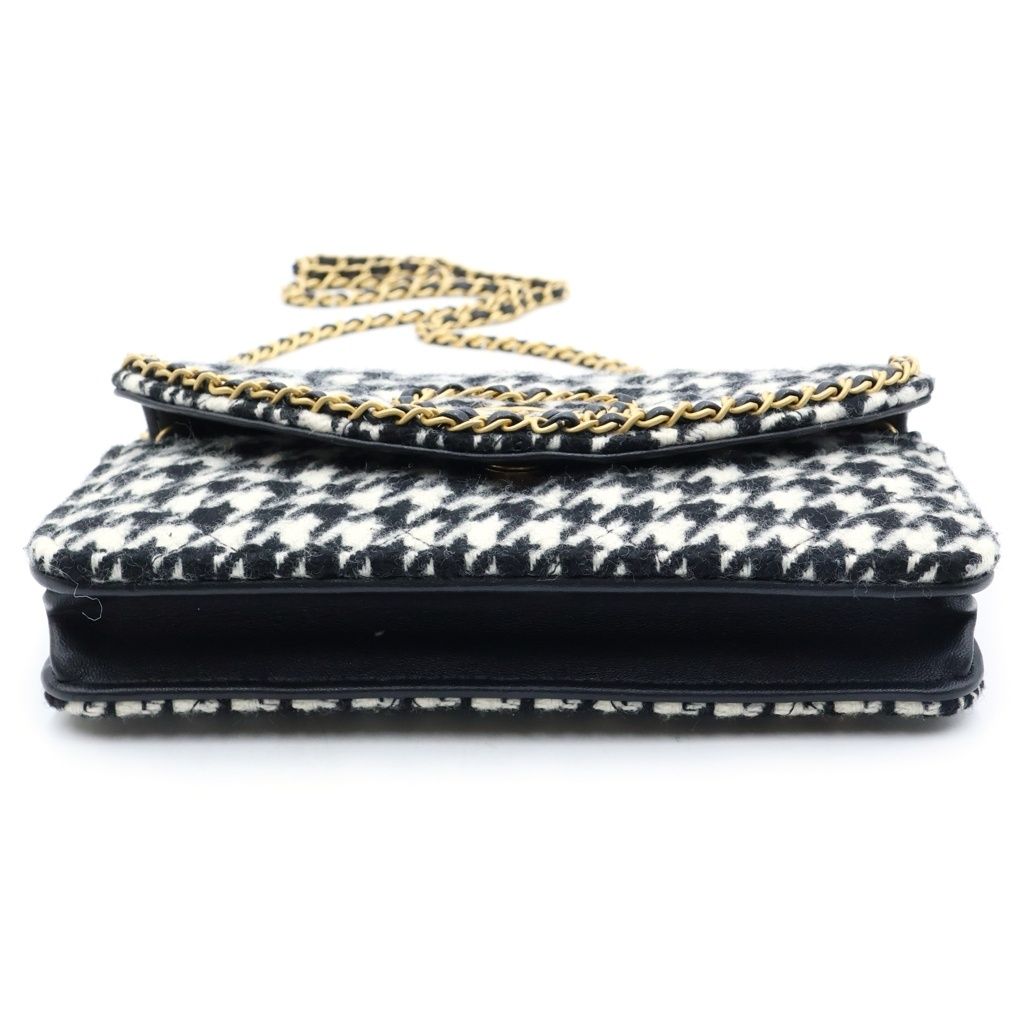 Chanel Wallet on Chain Heart Shoulder Bag Tweed Black White Houndstooth Gold — view 4
