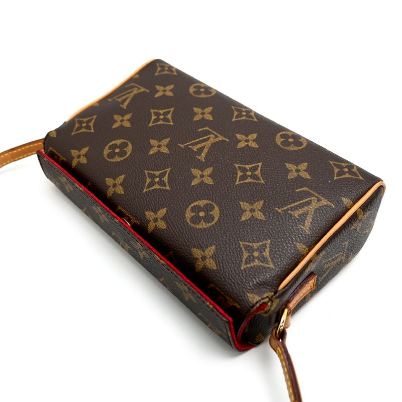 Louis Vuitton Shoulder Bag — view 3