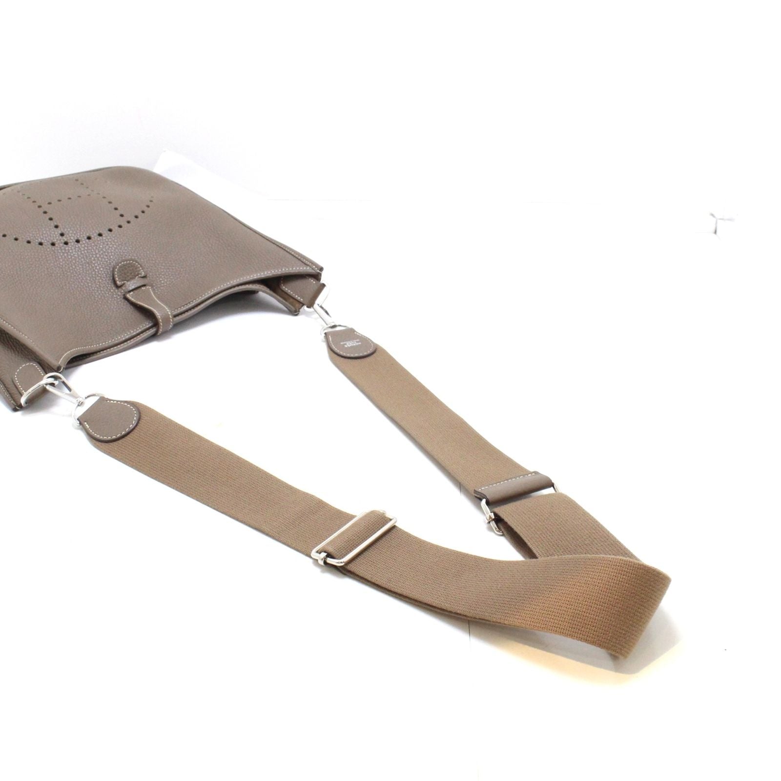 Hermes Evelyne III Trois PM Shoulder Bag Taurillon Clemence Etoupe Palladium — view 4