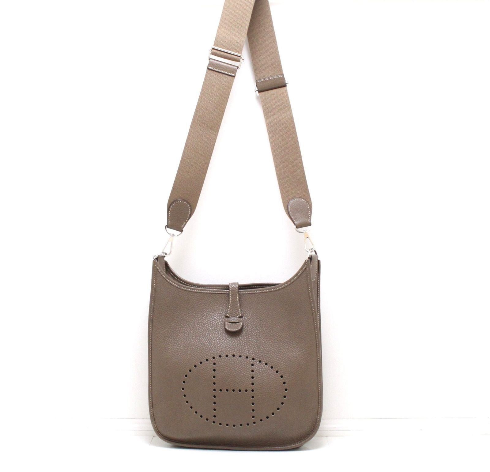 Hermes Evelyne III Trois PM Shoulder Bag Taurillon Clemence Etoupe Palladium — view 2