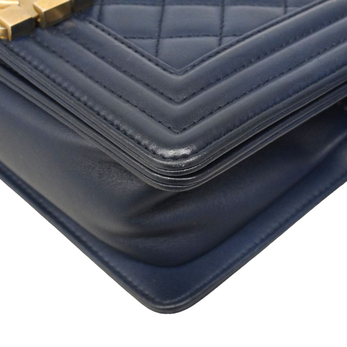 Chanel Shoulder Bag Boy Lambskin Navy Gold — view 6