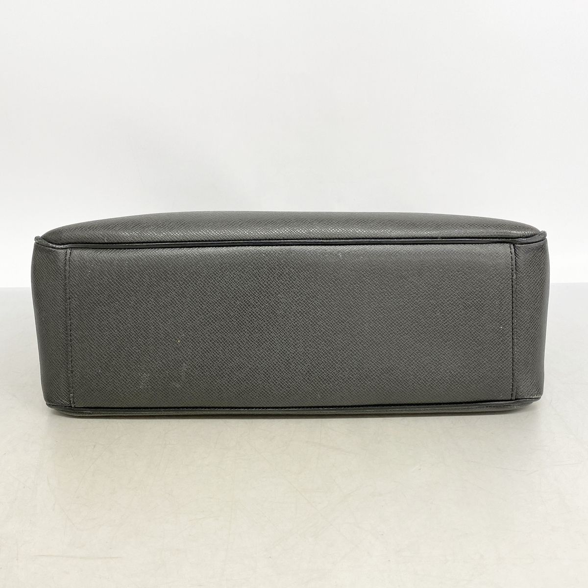 Louis Vuitton Shoulder Bag Taiga Roman GM Ardoise — view 3