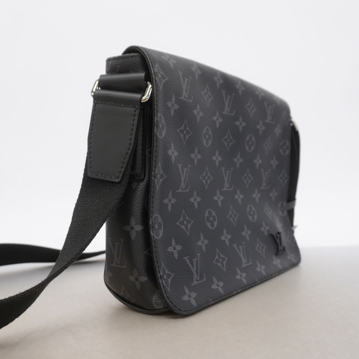 Louis Vuitton Shoulder Bag Monogram Eclipse District PM NM Black — view 2