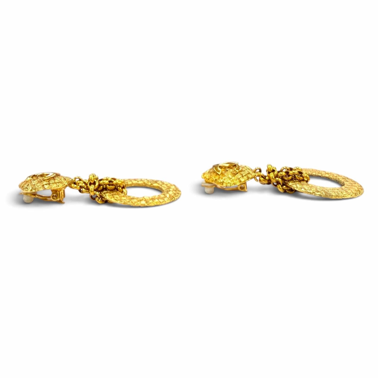 Chanel Vintage 29 Metal CC Logo Chain Hoop Earrings Gold — view 2