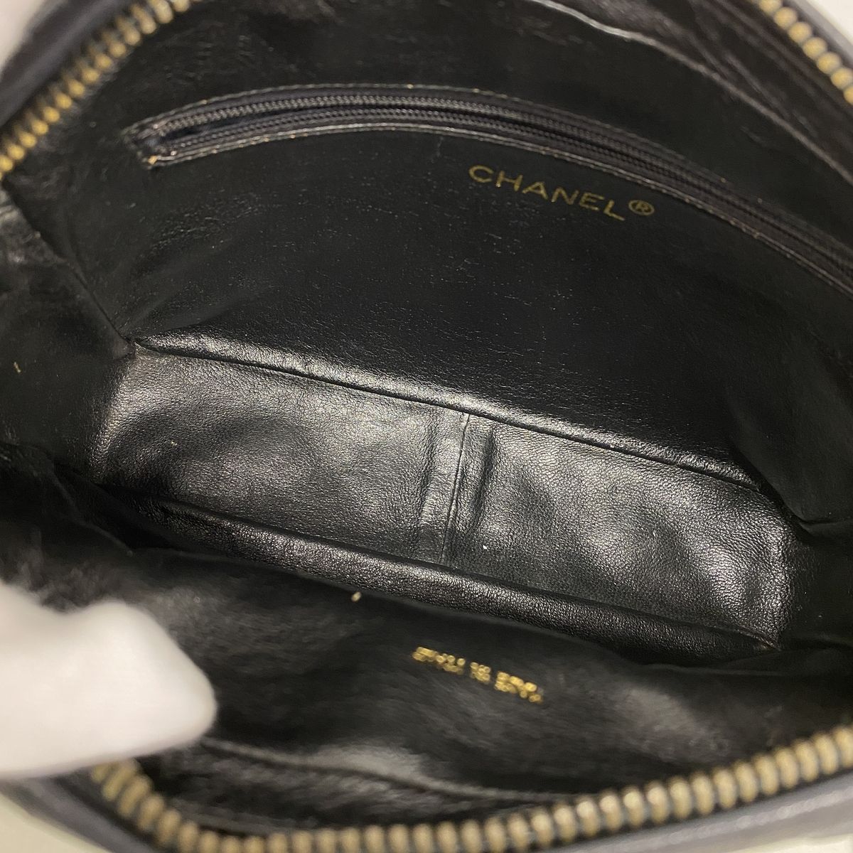 Chanel Shoulder Bag Quilted Lambskin Black Gold — view 4