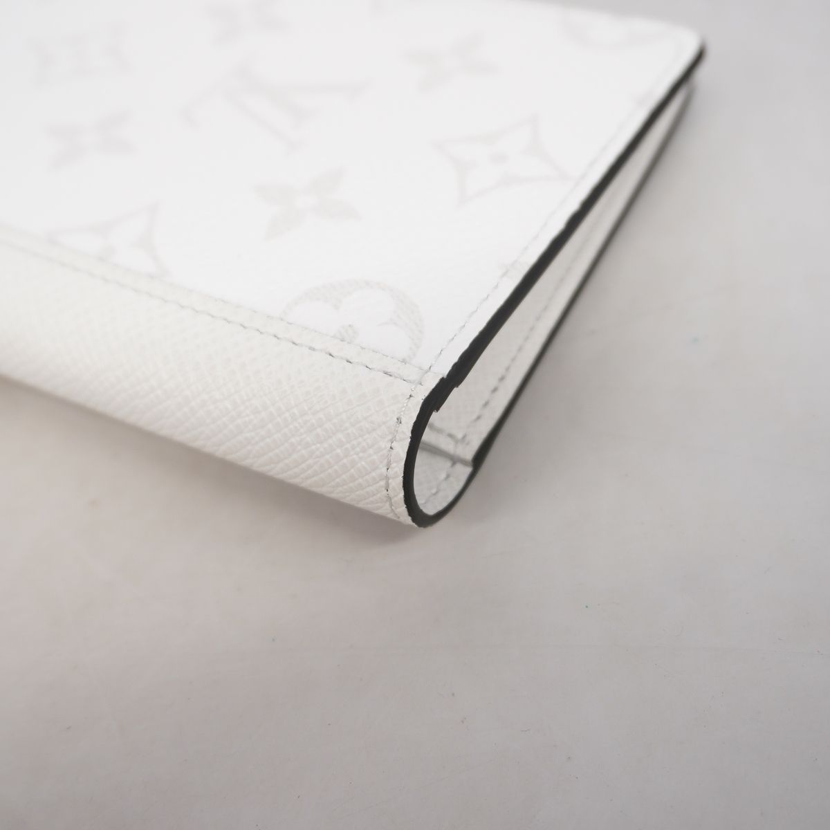 Louis Vuitton Wallet Taigarama Portefeuille Brazza Antarctica — view 5