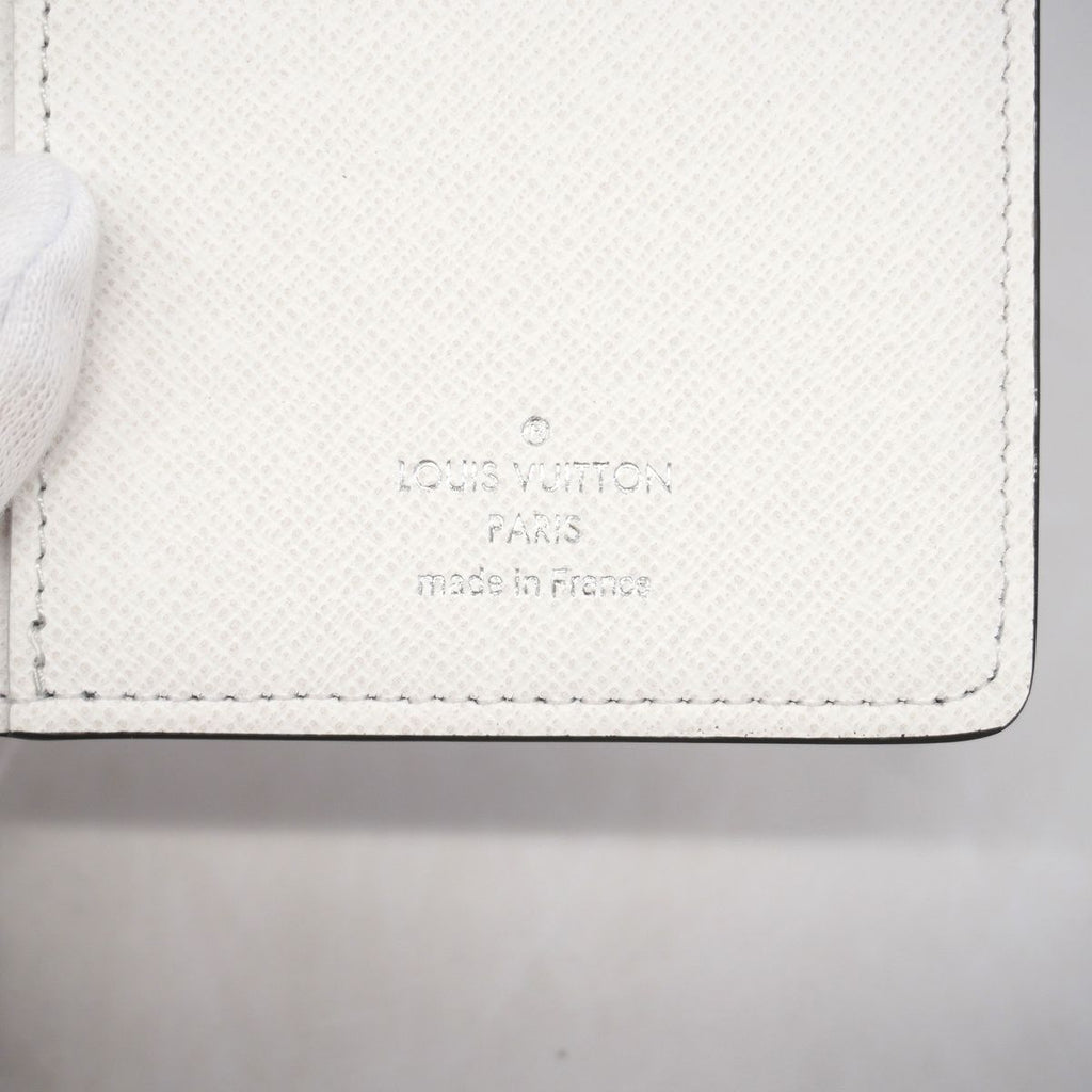 Louis Vuitton Wallet Taigarama Portefeuille Brazza Antarctica — view 4