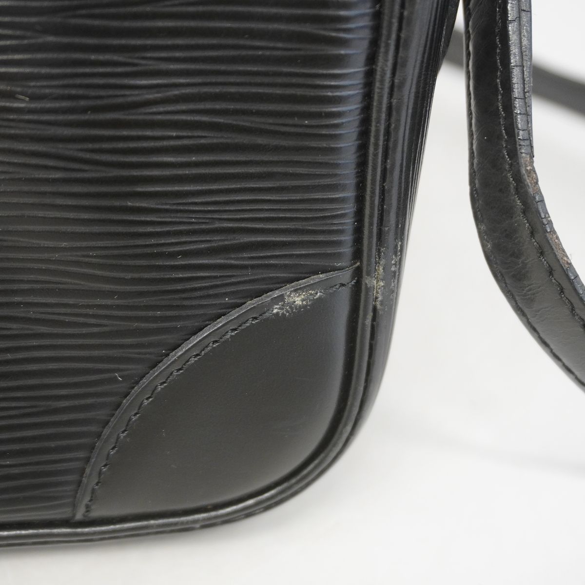 Louis Vuitton Shoulder Bag Epi Trocadero 24 Noir — view 6