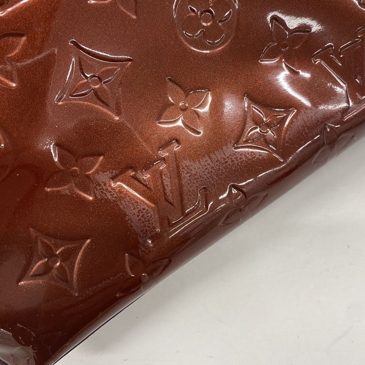 Louis Vuitton Handbag Vernis Wilshire PM Rouge Fauvist — view 8
