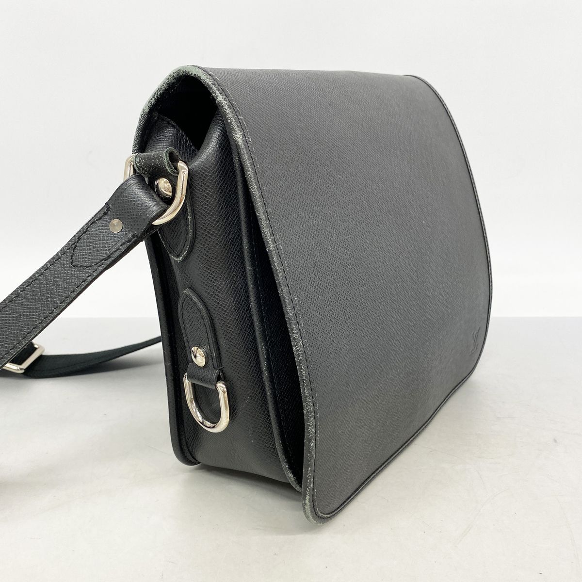 Louis Vuitton Shoulder Bag Taiga Andrei Ardoise — view 2