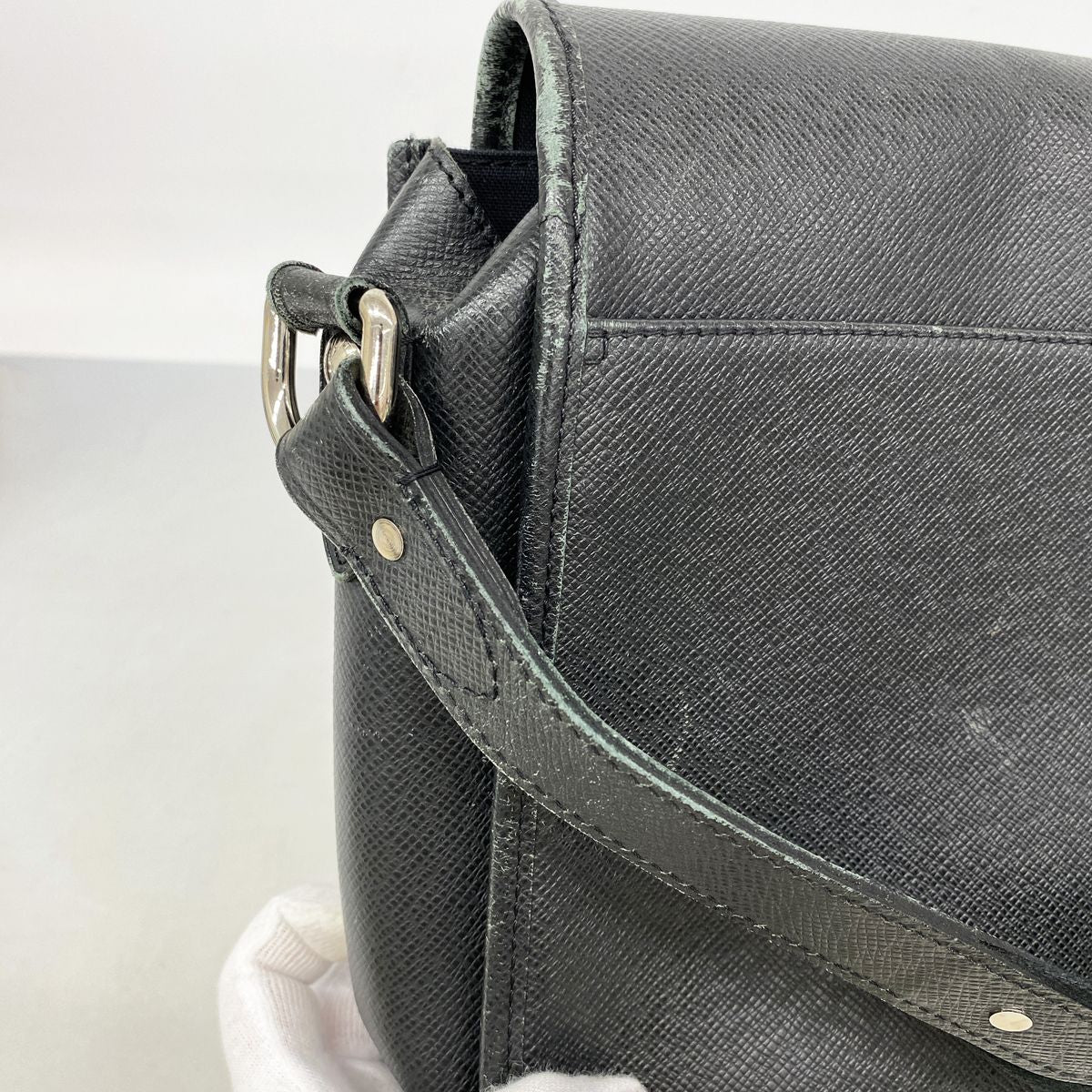 Louis Vuitton Shoulder Bag Taiga Andrei Ardoise — view 8
