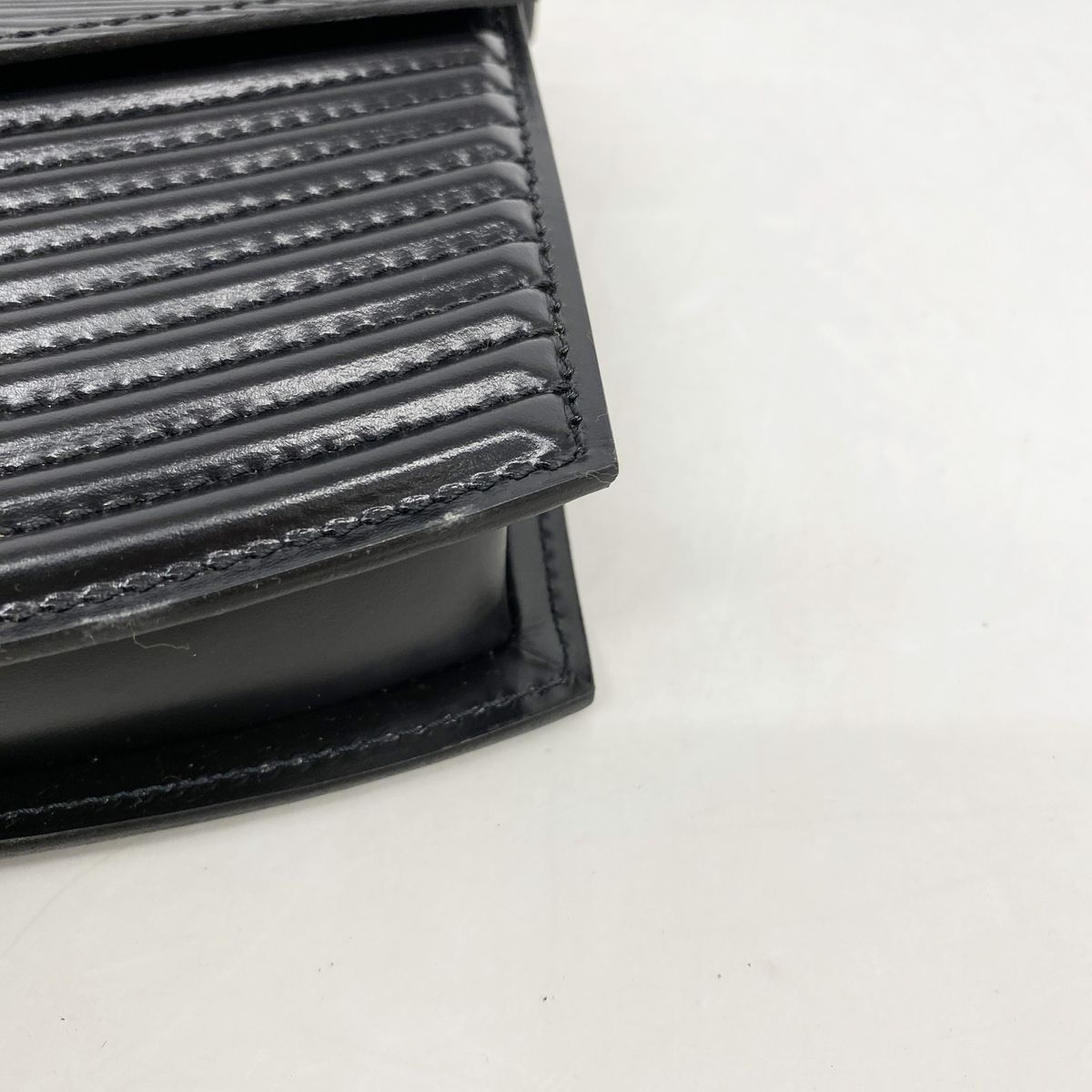 Louis Vuitton Shoulder Bag Epi Prebourg Noir — view 7