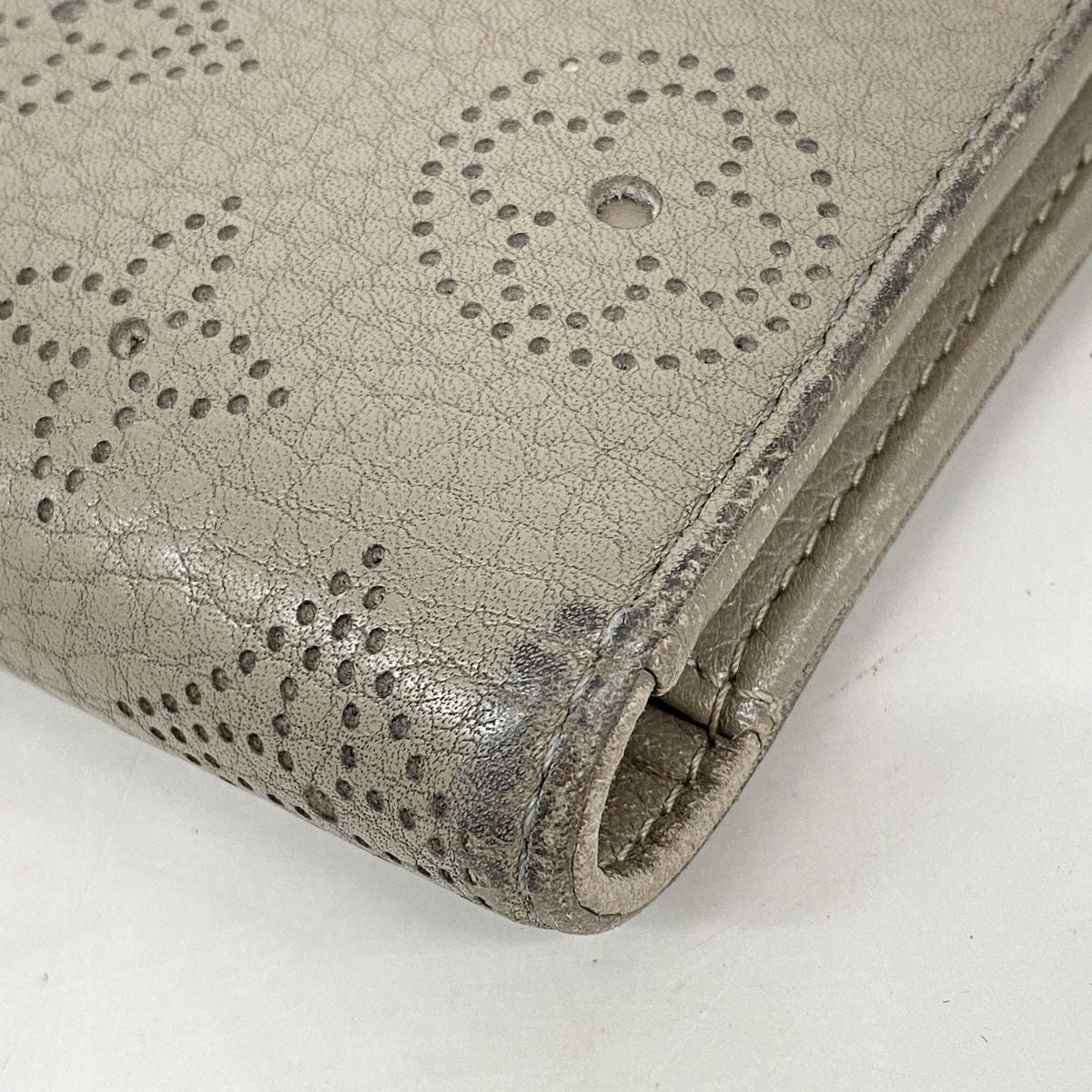 Louis Vuitton Trifold Wallet Mahina Portefeuille Amelia Taupe — view 6